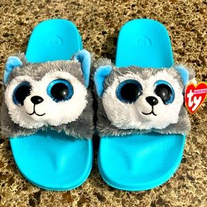 Ty fashions wolf “Slush” plush & rubber slippers, kids size 1-3, NWT